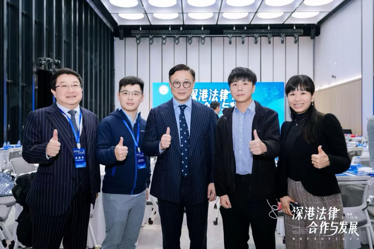 與香港律政司副司長張國鈞先生合影（2025.12）